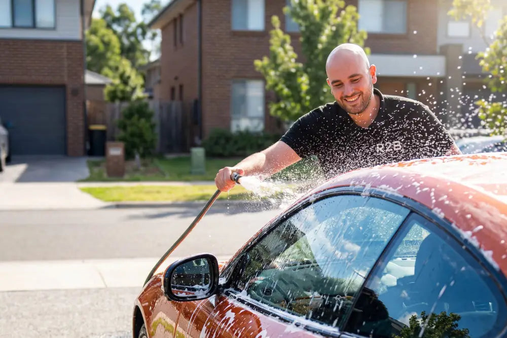 Auto wassen: Beste tips voor streeploos schoon resultaat