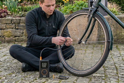 Fietsband oppompen met compressor