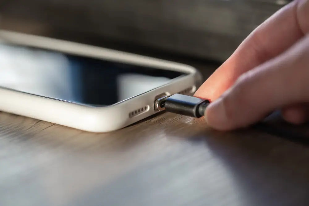 iPhone Oplaadpoort Schoonmaken: De Beste Methode