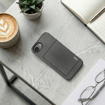 iPhone 16e hoesje die op tafel ligt