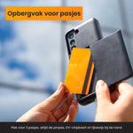 Samsung A56 beschermhoes met plek voor pasjes waar pasje in wordt gedaan