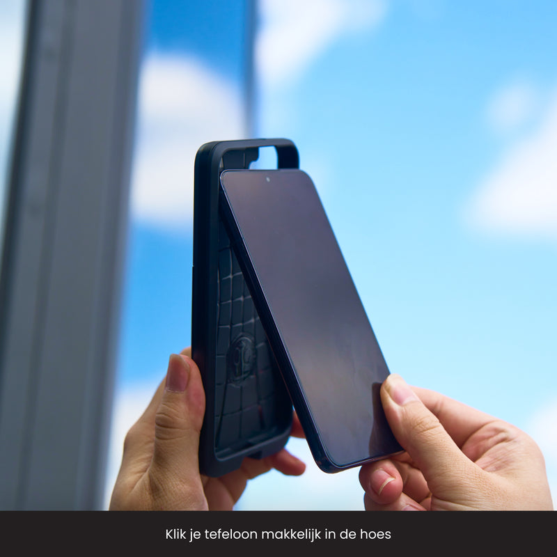 Samsung A55 hoes wordt gevuld met telefoon