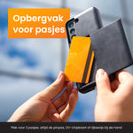 Samsung S25 beschermhoes met plek voor pasjes waar pasje in wordt gedaan
