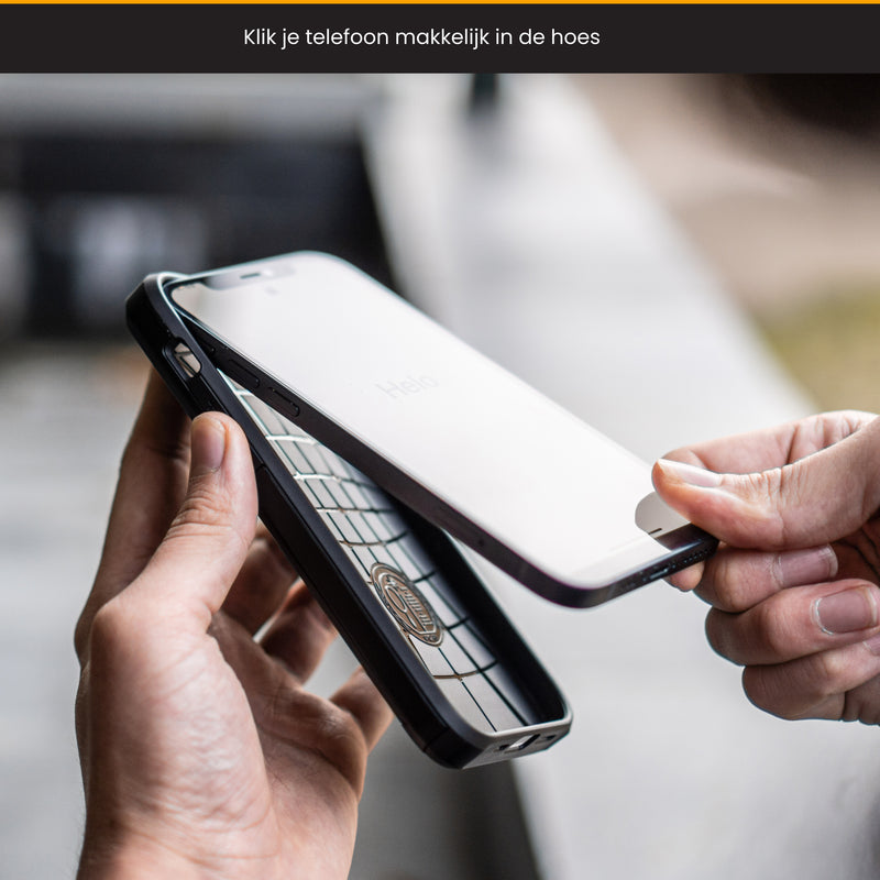 iPhone 16e hoes wordt gevuld met telefoon