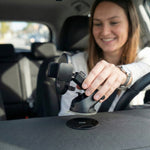 Auto telefoonhouder dashboard met pad wordt eenvoudig bevestigd op het dashboard voor stevige en stabiele montage in de auto