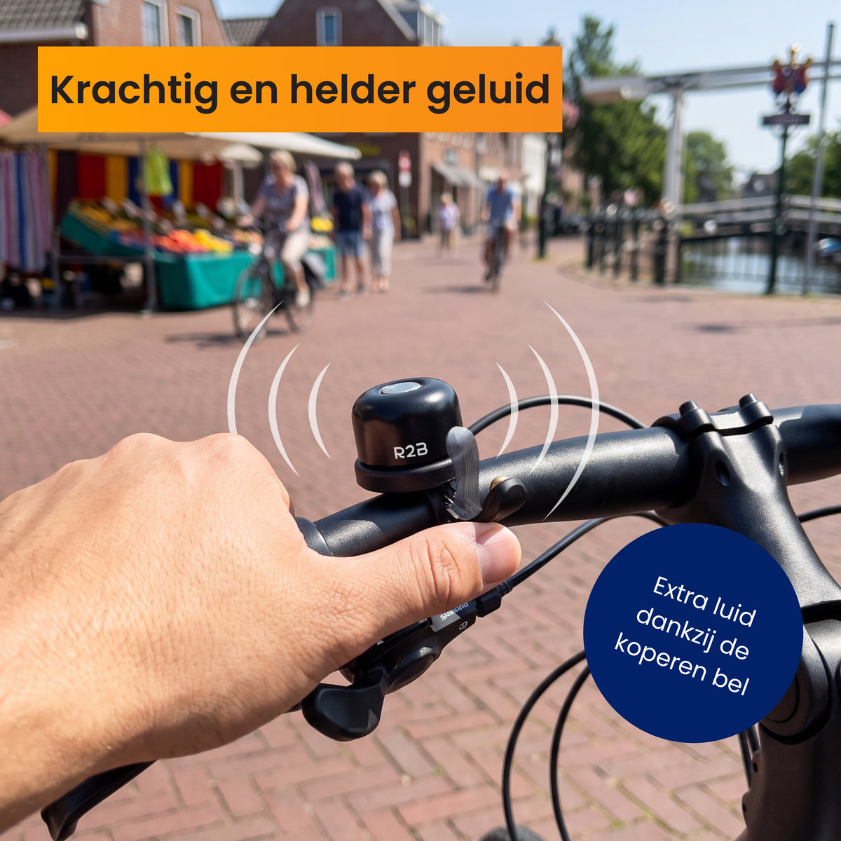 Zwarte R2B fietsbel op een fietsstuur met krachtig en helder geluid dankzij de koperen bel.