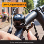 Zwarte R2B fietsbel met extra grote hendel voor eenvoudige en moeiteloze bediening tijdens het fietsen.