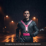 hardloopvest met verlichting die gedragen wordt in elk soort weer