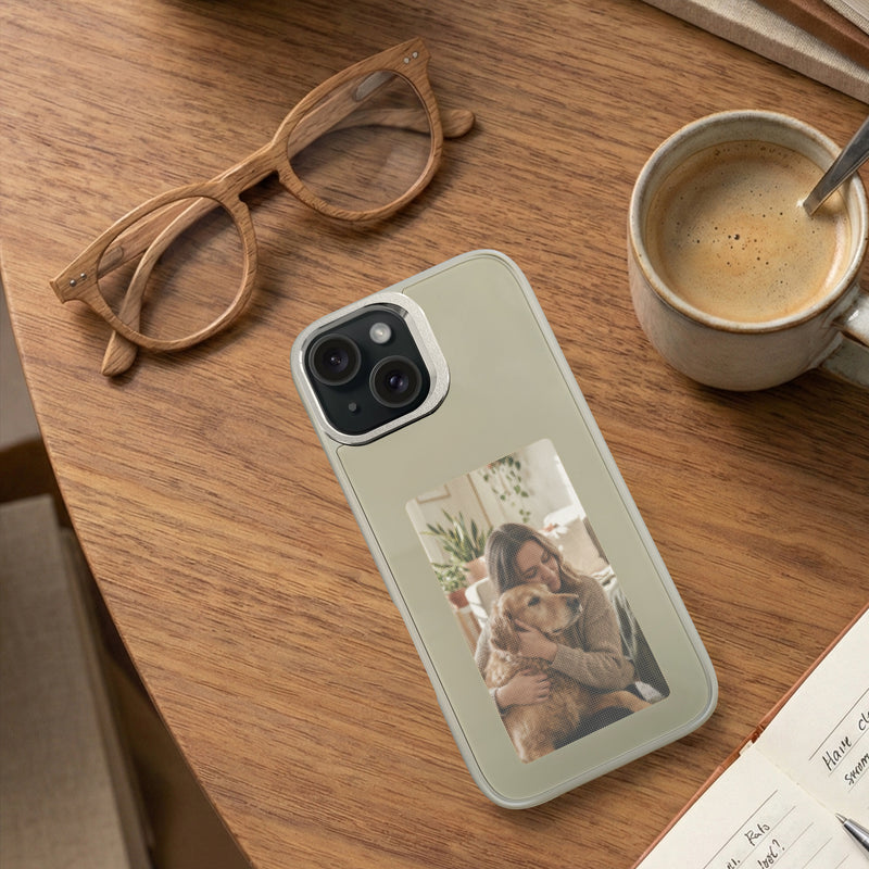 hoesje foto iphone 14 grijs met een leuke foto van een hond achterop