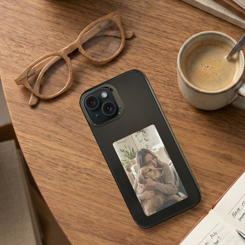 hoesje foto iphone 15 zwart met een leuke foto van een hond achterop