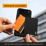 iPhone 17 Pro Max beschermhoes met plek voor pasjes waar pasje in wordt gedaan