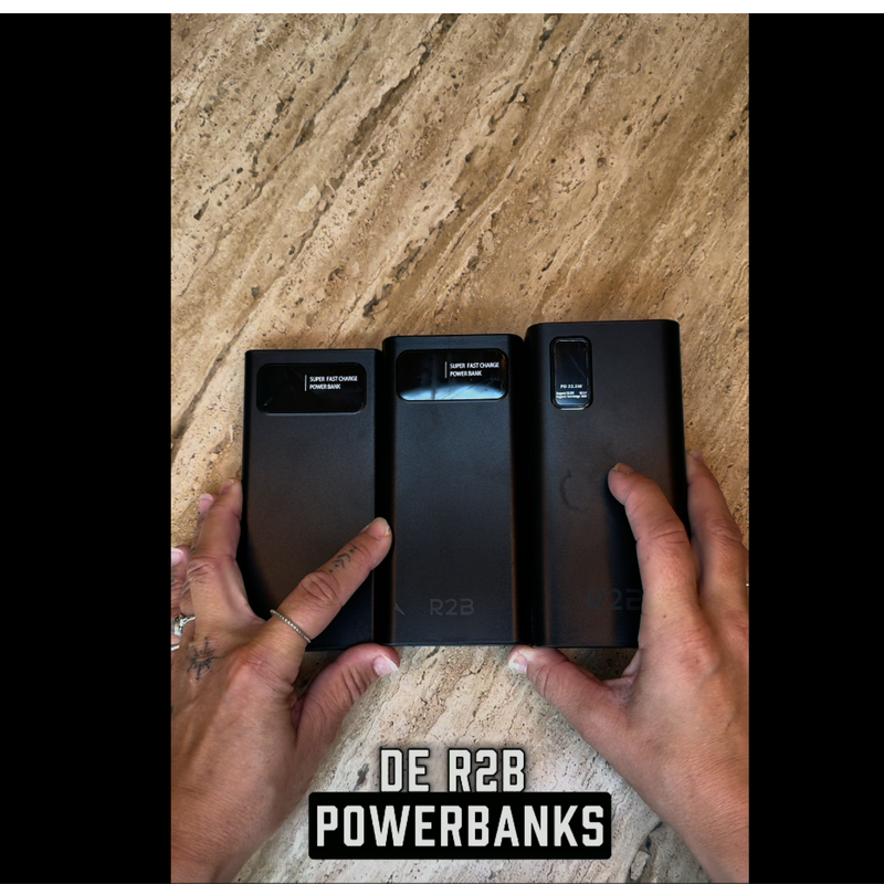Je ziet een video van de R2B Powerbanks in de 10.000, 20.000 en 30.000 mah uitvoering. Op de video worden alle USP's van de powerbanks benoemd en wat er allemaal in de verpakking zit. 