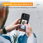 R2B® Foto Hoesje geschikt voor iPhone 16 - Incl. Screenprotector - E ink iPhone case - Zwart - Telefoonhoesje